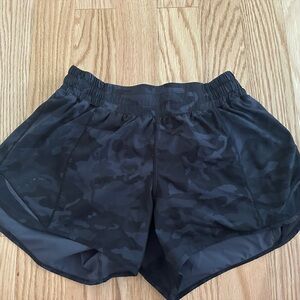 Lululemon Camo Hottie Hot 4 inch 8 tall